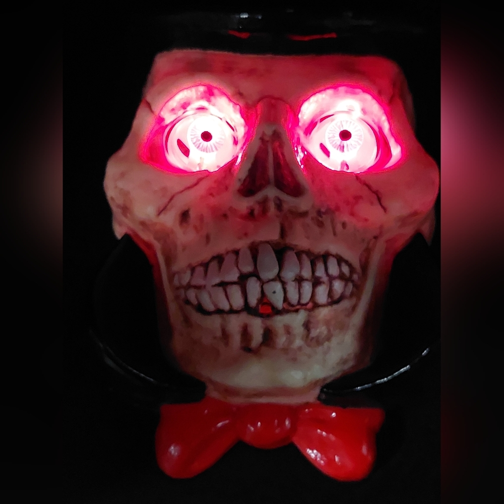 Vtg Paper Magic Skull Top Hat Skeleton Crip Keeper Halloween Eyes Flash Cackles.